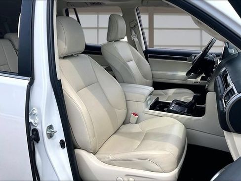 Used 2023 Lexus GX 460 Luxury w/ Accessory Package AWD/4WD image 7