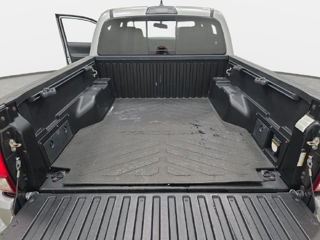 Used 2017 Toyota Tacoma TRD Sport w/ Tow Package (A/T) AWD/4WD image 34