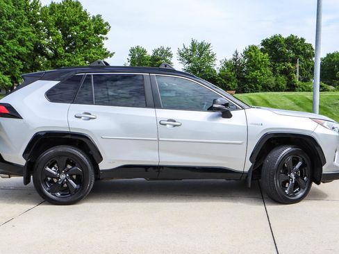 Used 2021 Toyota RAV4 XSE AWD/4WD image 5