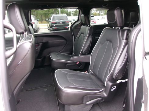 New 2026 Chrysler Pacifica Limited w/ S Appearance Package image 19