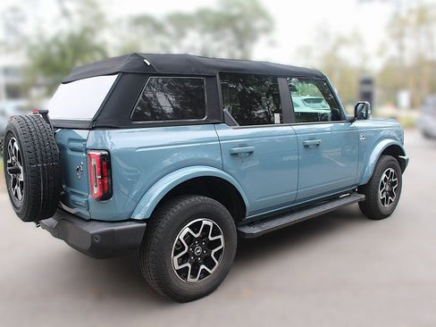 Used 2022 Ford Bronco Outer Banks image 9