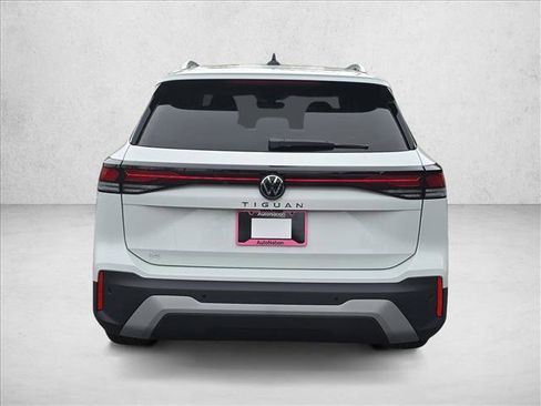 New 2026 Volkswagen Tiguan SE FWD image 4