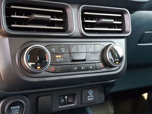Used 2024 Ford Maverick Lariat w/ Black Appearance Package AWD/4WD image 16