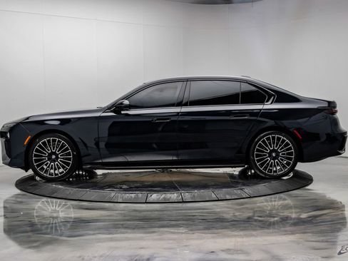 Used 2025 BMW i7 xDrive60 AWD/4WD image 7