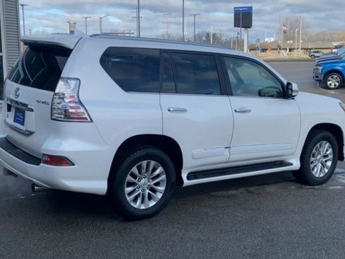 Used 2018 Lexus GX 460 BASE image 2