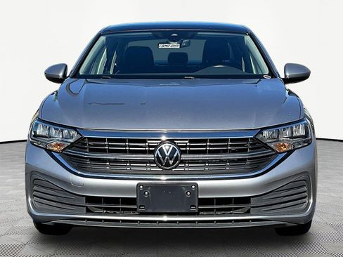 Used 2024 Volkswagen Jetta SE FWD image 2