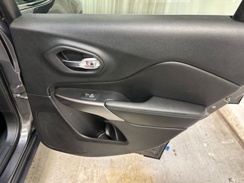 Used 2019 Jeep Cherokee Latitude Plus w/ Cold Weather Group image 29