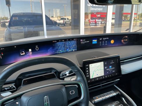 Used 2024 Lincoln Nautilus Premier image 21