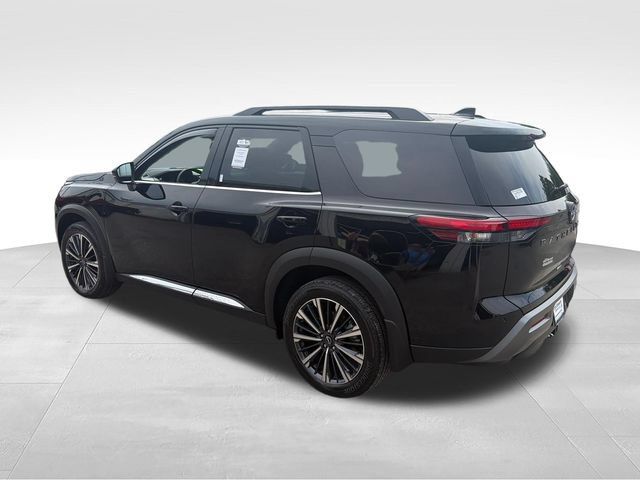 Certified 2026 Nissan Pathfinder Platinum AWD/4WD image 3