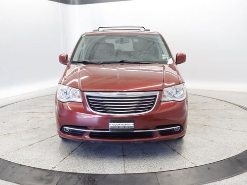 Used 2016 Chrysler Town & Country Touring w/ Driver Convenience Group FWD image 10