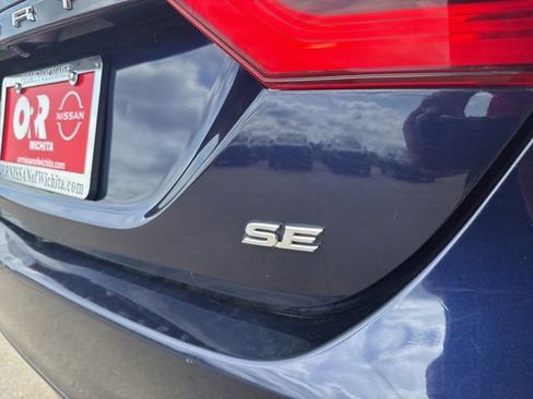 Used 2021 Toyota Camry SE FWD image 8