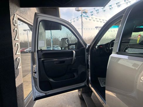 Used 2014 GMC Sierra 2500 SLE w/ SLE Preferred Package image 8