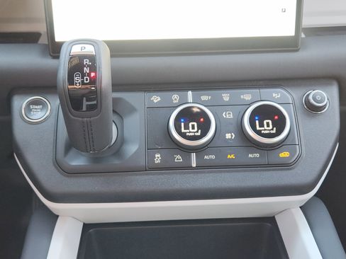 Used 2025 Land Rover Defender 110 S image 18