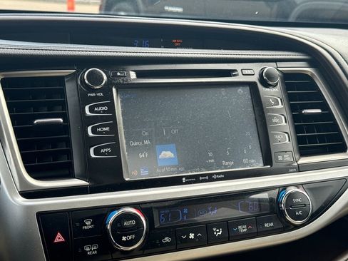 Used 2017 Toyota Highlander XLE AWD/4WD image 24
