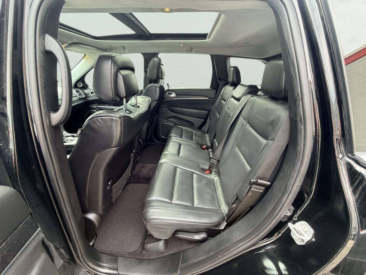 Used 2017 Jeep Grand Cherokee Summit w/ Platinum Series Group AWD/4WD image 25