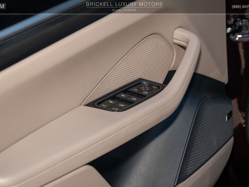 Used 2025 Porsche Macan 4 Electric image 58