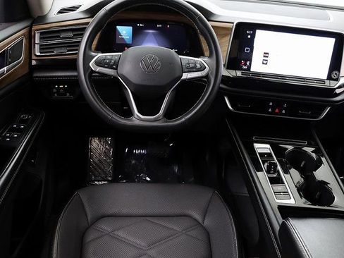 Used 2024 Volkswagen Atlas SE image 15