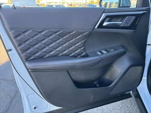 New 2025 Mitsubishi Outlander SEL image 28