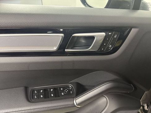 Certified 2023 Porsche Cayenne Platinum Edition AWD/4WD image 34