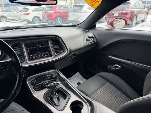 Used 2019 Dodge Challenger SXT image 11