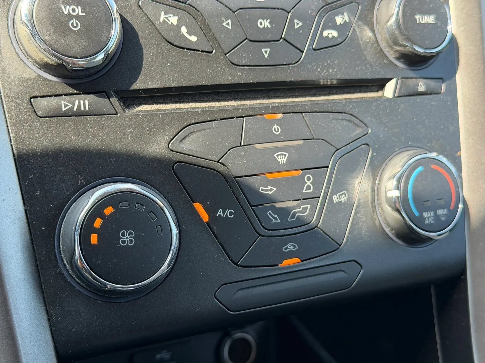 Used 2018 Ford Fusion S FWD image 16