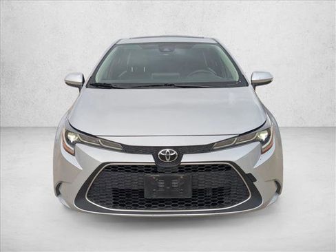 Used 2020 Toyota Corolla XLE image 2