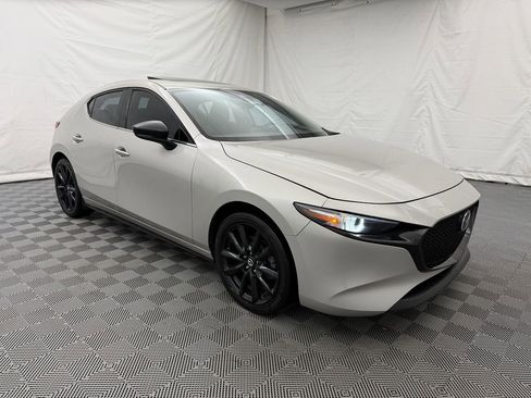 Used 2022 MAZDA MAZDA3 s image 2