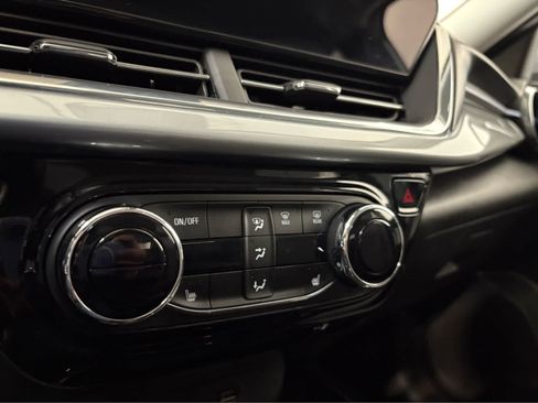 Certified 2025 Chevrolet Trax LT w/ LT Convenience Package image 27