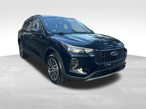 Certified 2024 Ford Escape SE image 2