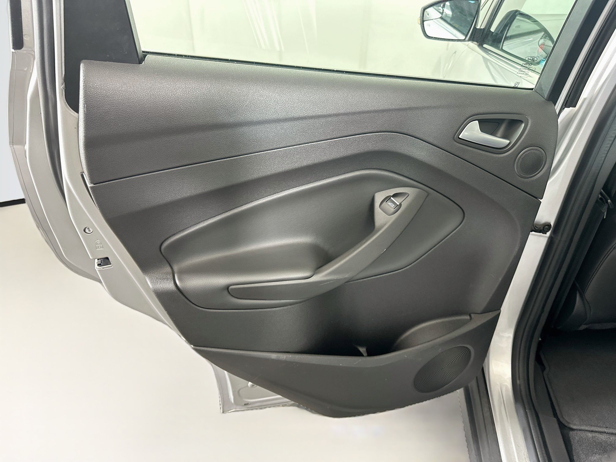 Used 2016 Ford C-MAX Energi SEL w/ Equipment Group 303A FWD image 25