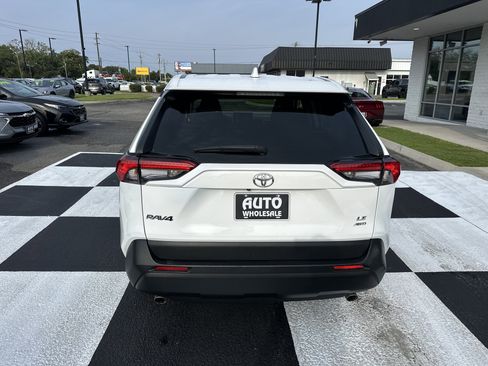 Used 2024 Toyota RAV4 LE AWD/4WD image 4