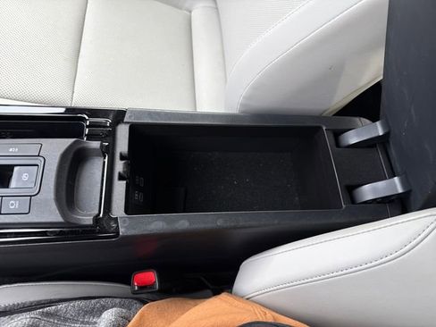 Used 2024 Toyota Prius XLE image 24