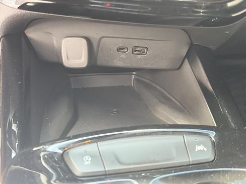 Used 2024 Chevrolet Trax RS w/ Sunroof Package FWD image 20