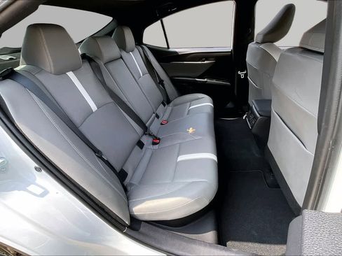 Used 2025 Toyota Camry SE w/ Convenience Package FWD image 18