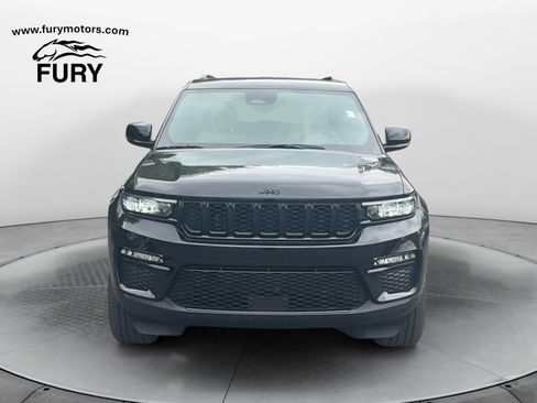 Used 2025 Jeep Grand Cherokee Limited w/ Black Appearance Package AWD/4WD image 8
