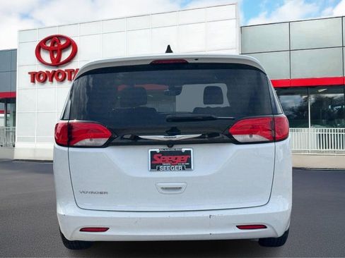 Used 2023 Chrysler Voyager LX FWD image 6