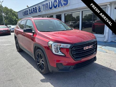 Used 2024 GMC Terrain SLE w/ Driver Convenience Package FWD image 1