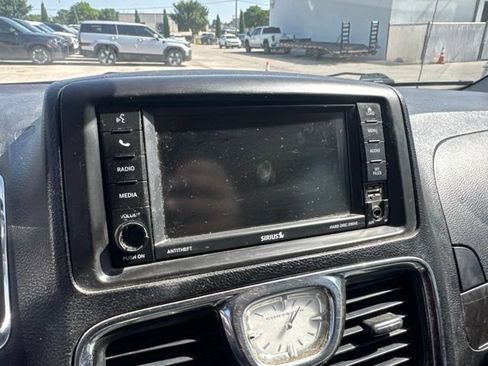 Used 2012 Chrysler Town & Country Touring w/ Entertainment Group #1 FWD image 16