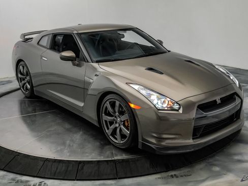 Used 2009 Nissan GT-R Premium AWD/4WD image 34