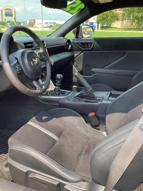 Used 2025 Toyota GR86 Premium w/ ALL Weather Mat Package (TMS) RWD image 7