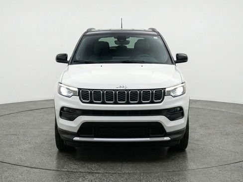Used 2025 Jeep Compass Limited AWD/4WD image 2