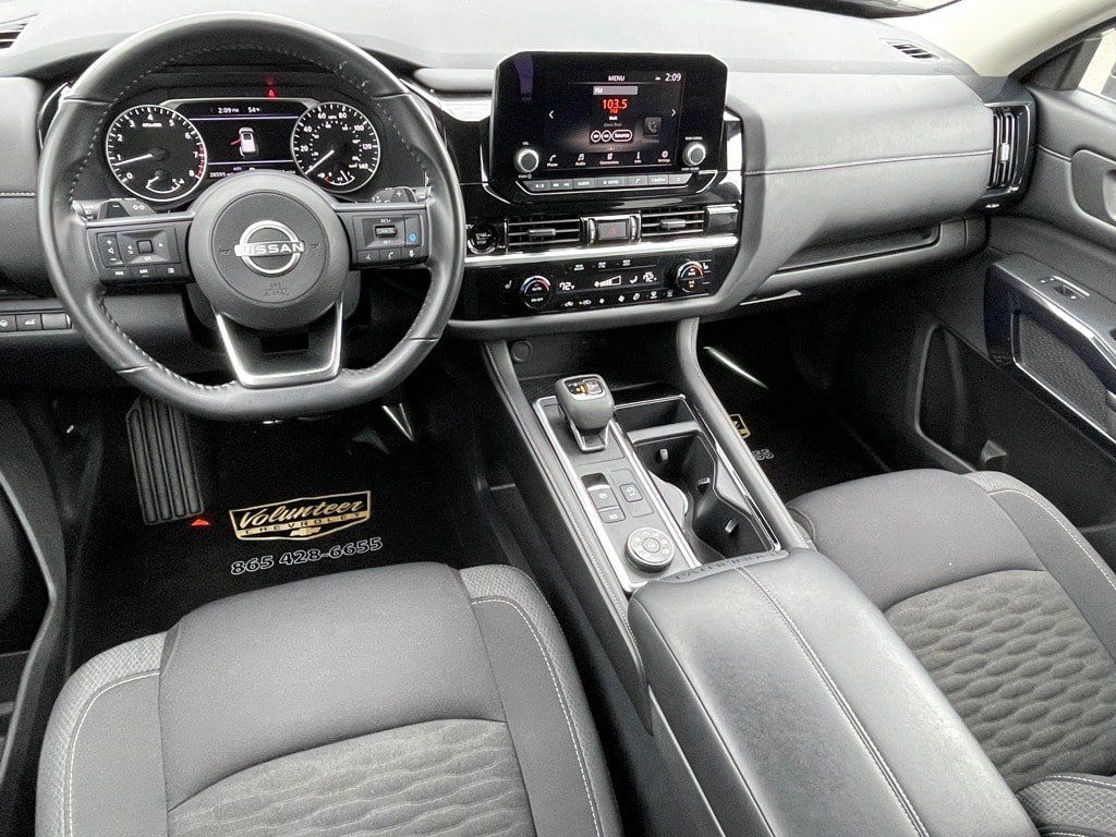 Used 2025 Nissan Pathfinder SV AWD/4WD image 12