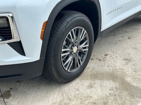 Used 2026 Chevrolet Traverse LT w/ LPO, Floor Liner Package FWD image 9