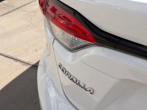 Used 2025 Toyota Corolla LE FWD image 5