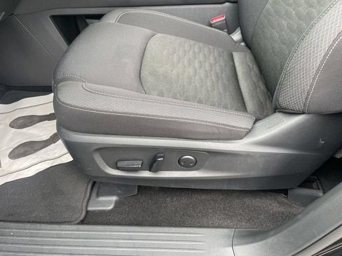 Used 2025 Nissan Pathfinder SV AWD/4WD image 18