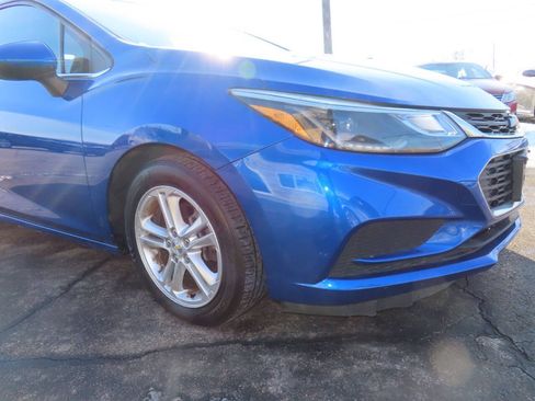 Used 2017 Chevrolet Cruze LT FWD image 16
