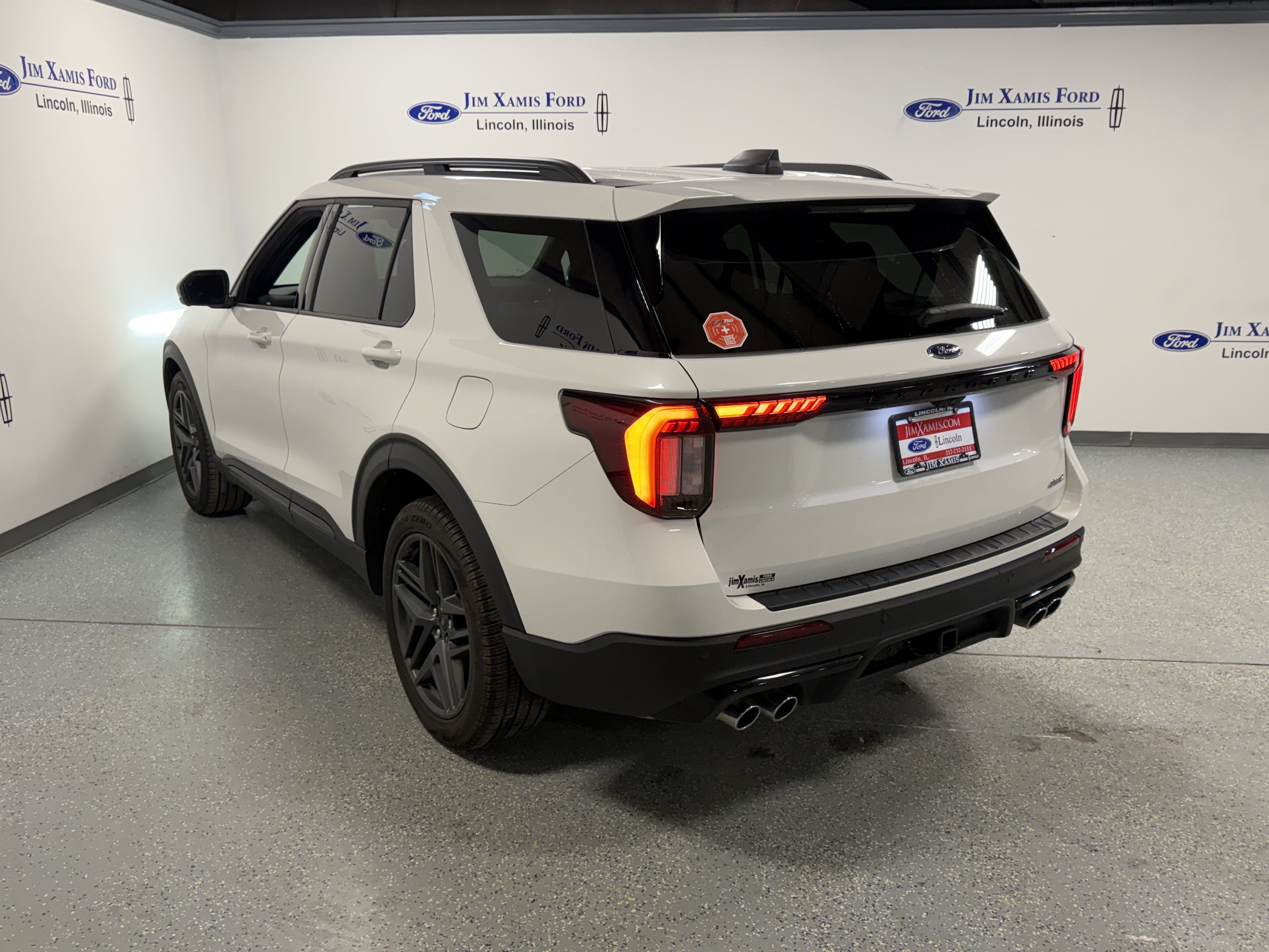 Used 2025 Ford Explorer ST AWD/4WD image 4