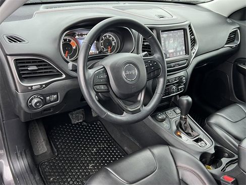 Used 2019 Jeep Cherokee Trailhawk w/ Cold Weather Group image 18