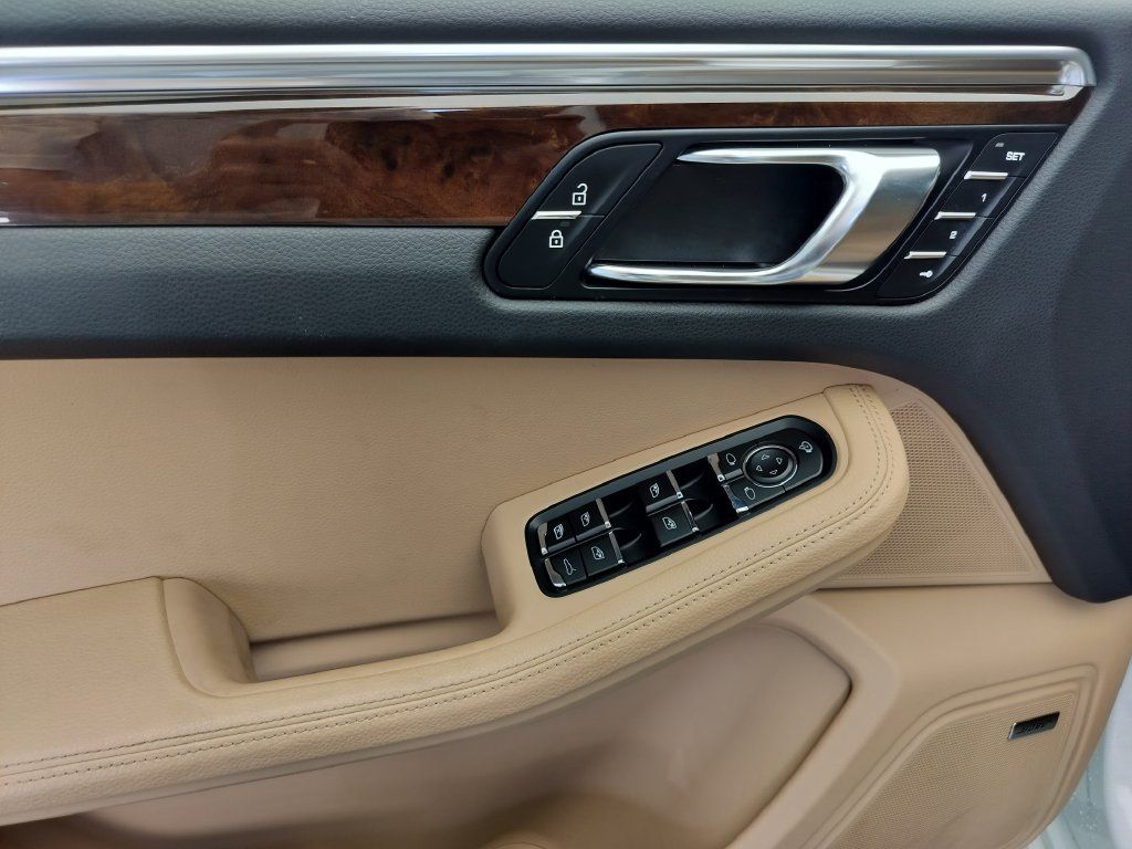Certified 2024 Porsche Macan S w/ Premium Plus Package AWD/4WD image 20