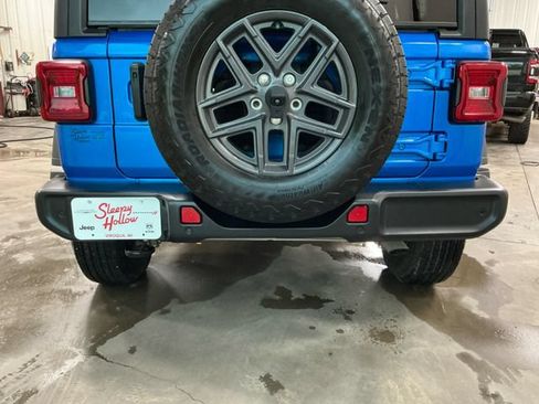 Used 2024 Jeep Wrangler Unlimited Sport AWD/4WD image 16